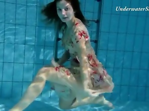 Shaved young pussy looks incredible underwater