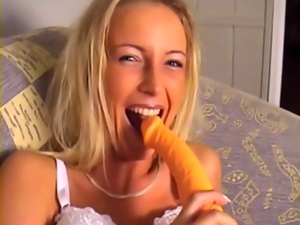 Polish blonde girl Monika masturbate during photo sesion