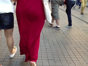 Big booty dress jiggle