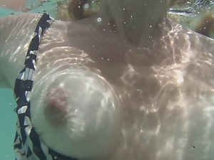 mature GF shows bikini tits under water in vacation