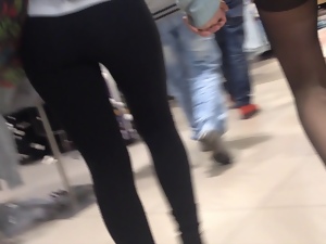 Extremel nice teen ass in black leggings