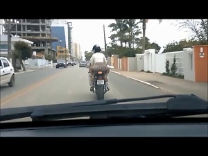 Safada de moto sem calcinha